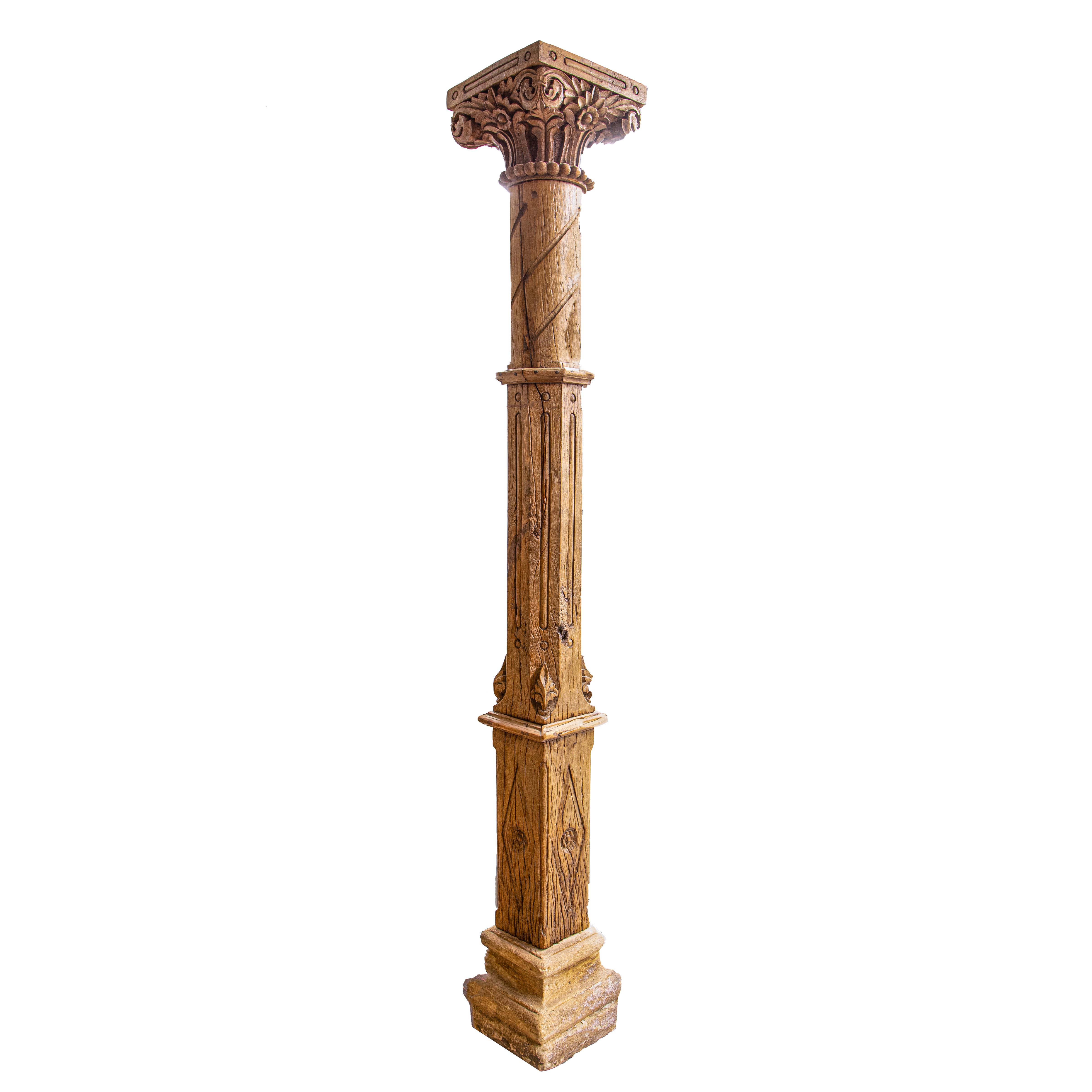 COLONNA LEGNO INTARZ.C/PIED.CEM.230 CM*