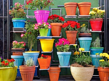 Vasen und Schalen aus Kunststoff