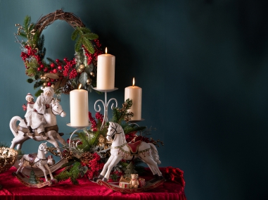 CORONE, SFERE E DECORI DA PARETE